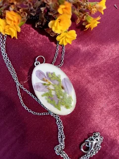 گردنبند رزینی با گل طبیعی